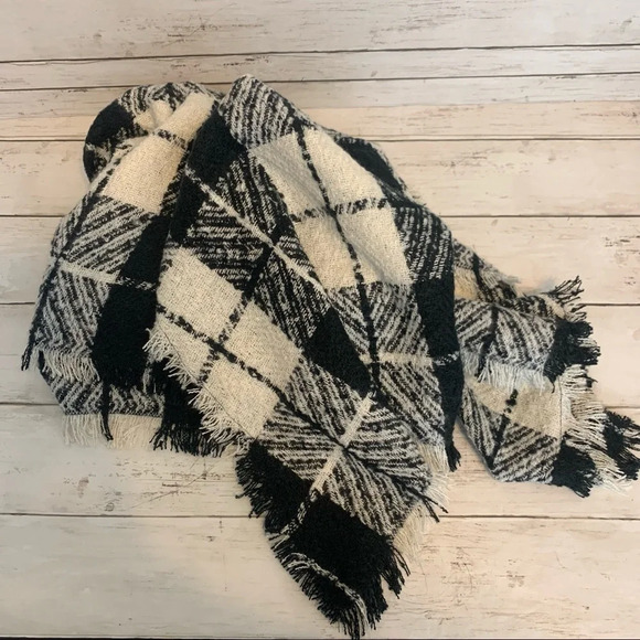 American Eagle New Plaid Check Gingham Oversized Scarf Wrap Shawl Blanket Fringe - Picture 6 of 7